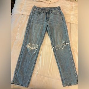American Eagle straight leg ripped jeans!!